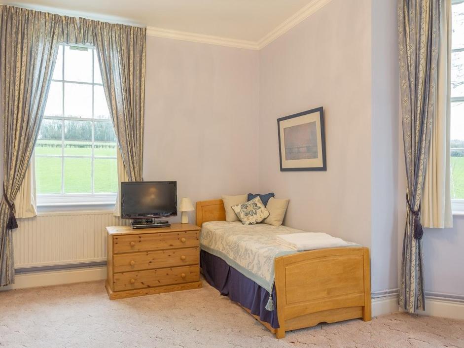 Marshwood Farm B&B And Shepherds Hut Dinton  Eksteriør billede