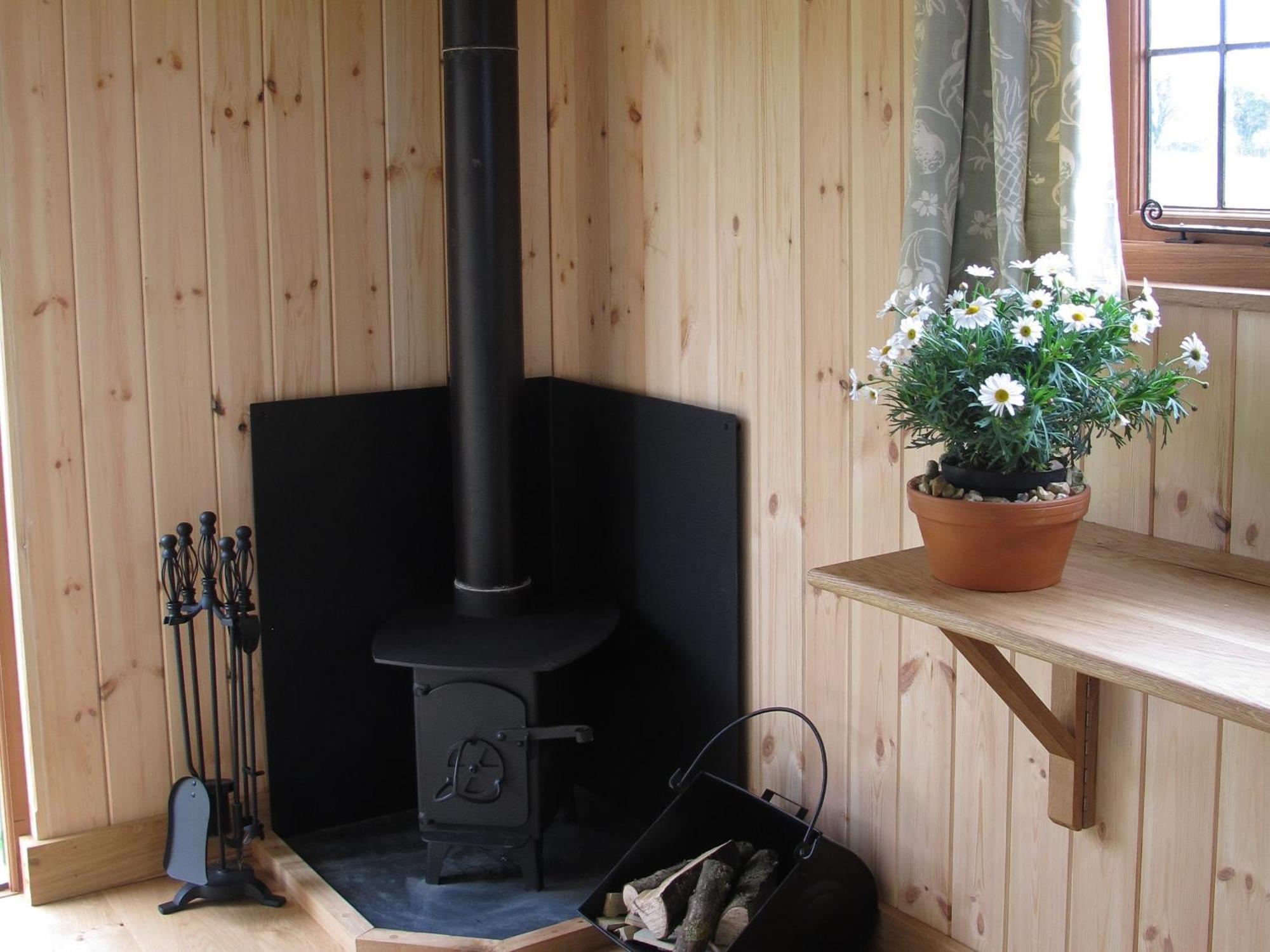 Marshwood Farm B&B And Shepherds Hut Dinton  Eksteriør billede