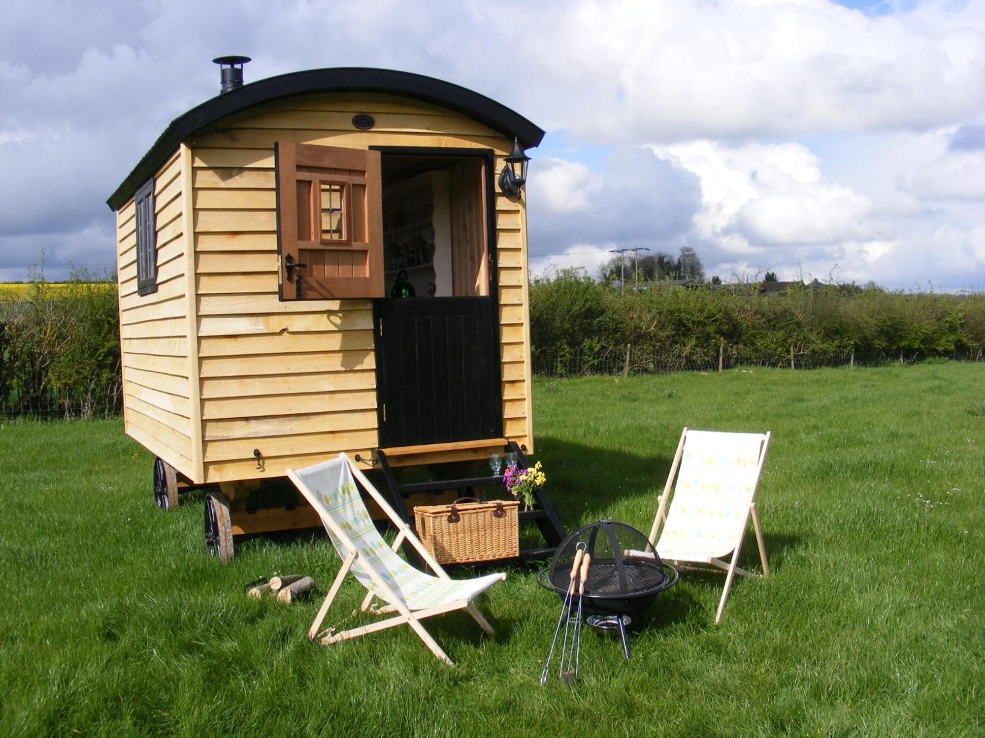 Marshwood Farm B&B And Shepherds Hut Dinton  Eksteriør billede